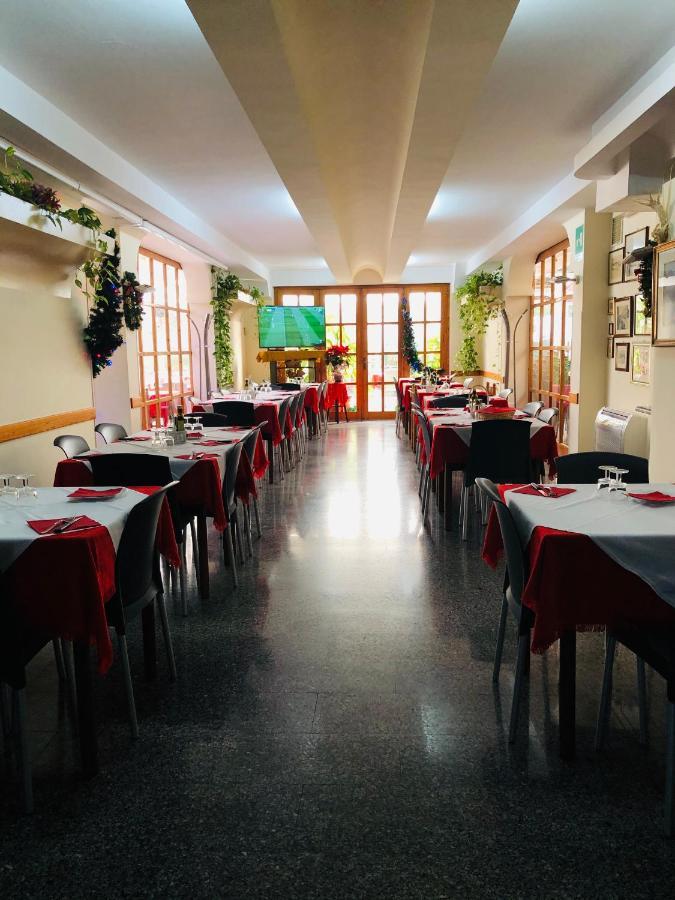 Hotel Centrale 콰르투 산텔레나 외부 사진