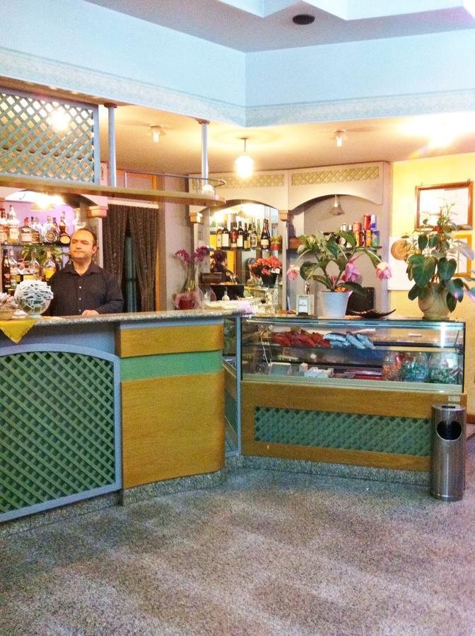 Hotel Centrale 콰르투 산텔레나 외부 사진