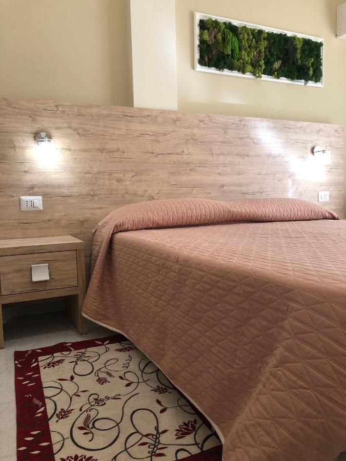 Hotel Centrale 콰르투 산텔레나 외부 사진
