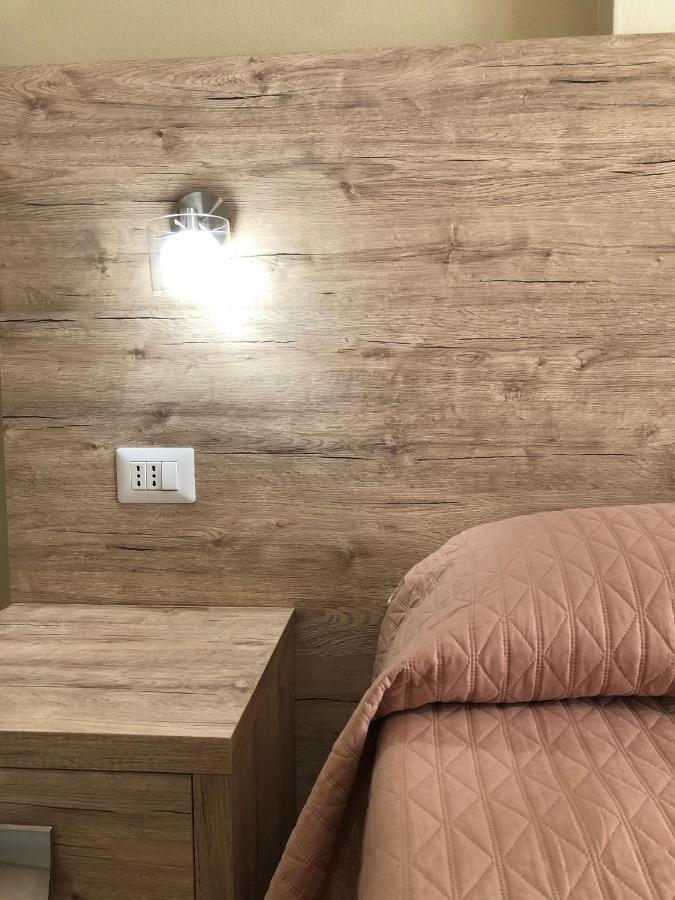 Hotel Centrale 콰르투 산텔레나 외부 사진