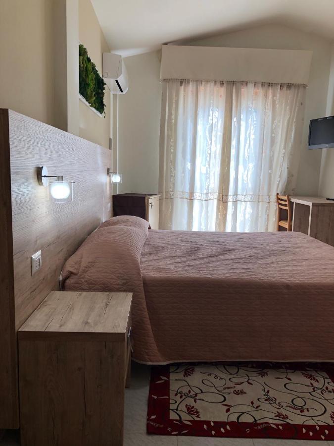 Hotel Centrale 콰르투 산텔레나 외부 사진