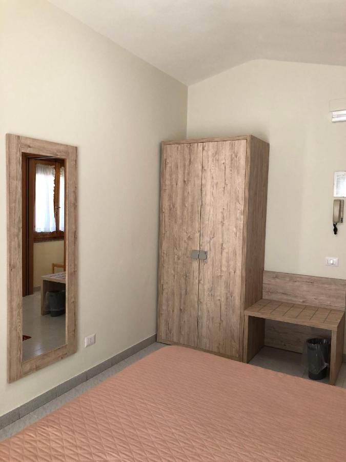Hotel Centrale 콰르투 산텔레나 외부 사진