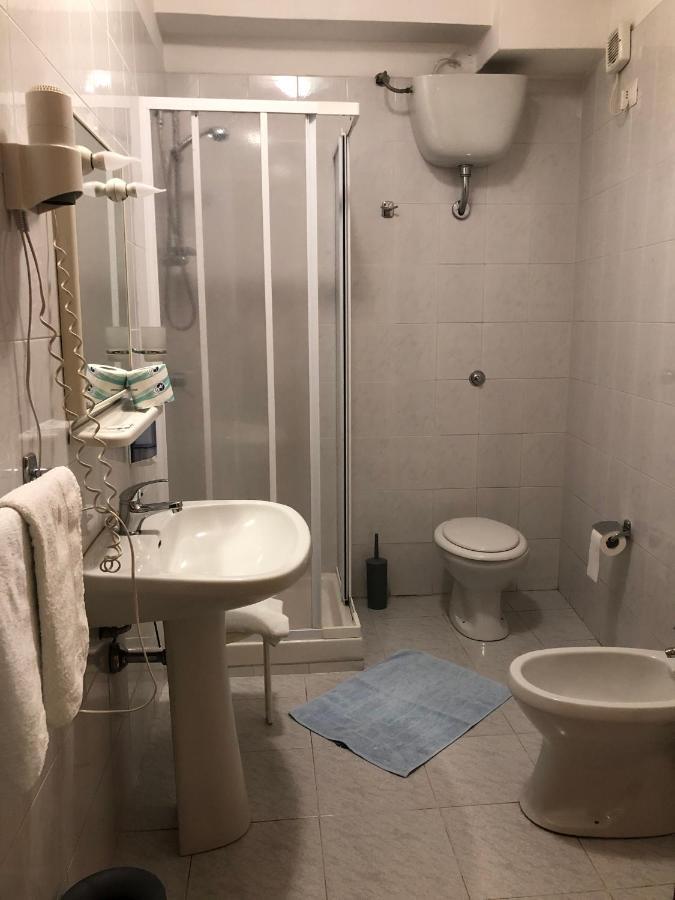 Hotel Centrale 콰르투 산텔레나 외부 사진