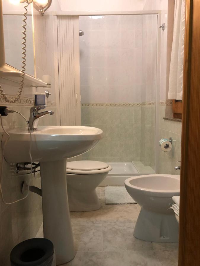 Hotel Centrale 콰르투 산텔레나 외부 사진